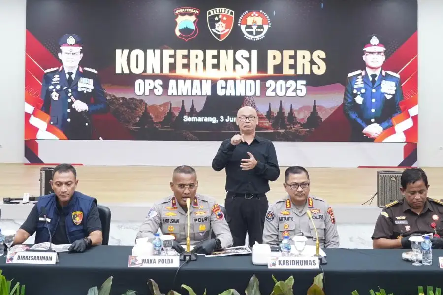 Polda Jawa Tengah ungkap 711 kasus premanisme sepanjang pelaksanaan Operasi Aman Candi 2025, 12 hingga 31 Mei 2025. Polda Jawa Tengah ungkap 711 kasus premanisme sepanjang pelaksanaan Operasi Aman Candi 2025, 12 hingga 31 Mei 2025.