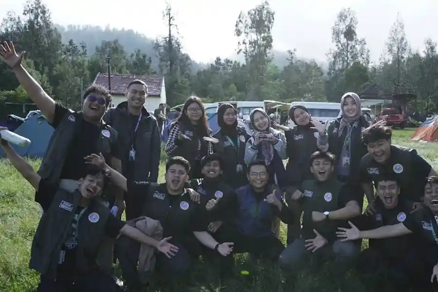 Kedokteran UNAIR Cek Kesehatan Pendaki Ijen: Mahasiswa Asesmen Risiko di Geopark Paltuding