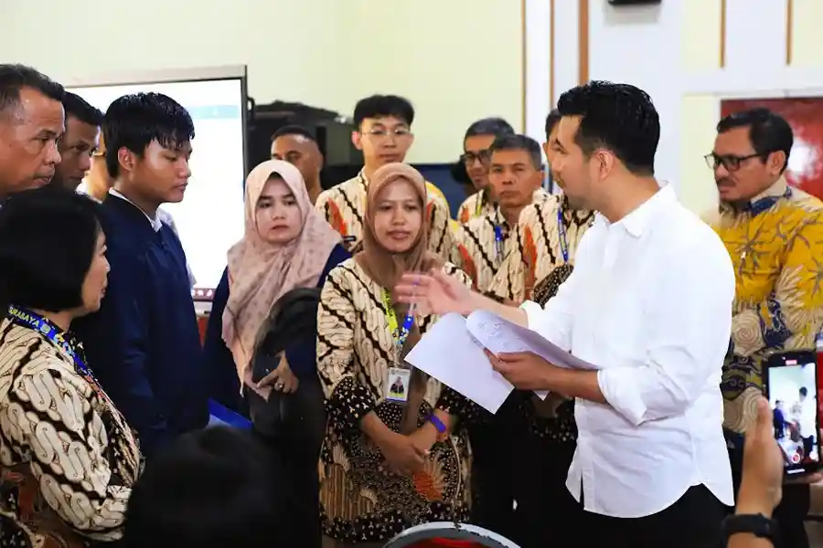 Emil Dardak Emil Dardak