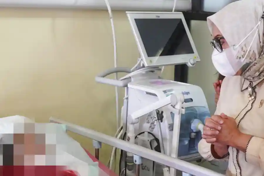 Menteri PPPA Jenguk Bocah Korban Kekerasan, Negara Akan Ambil Alih Perlindungan dan Pemulihan Menteri PPPA Jenguk Bocah Korban Kekerasan, Negara Akan Ambil Alih Perlindungan dan Pemulihan