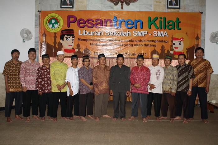 Pengurus LDII Bali foto bersama Kabid Bimas Islam Kementerian Agama Prov. Bali H.Mudzakkir SAg MPdI