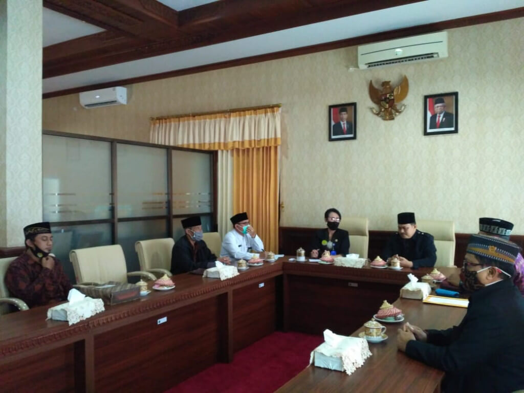 Jajaran pengurus DPW LDII Bali diterima Kakanwil Kemenag Provinsi Bali, Komang Sri Marheni, S.Ag, M.Si. dalam audiensi Kamis (27/8/2020).