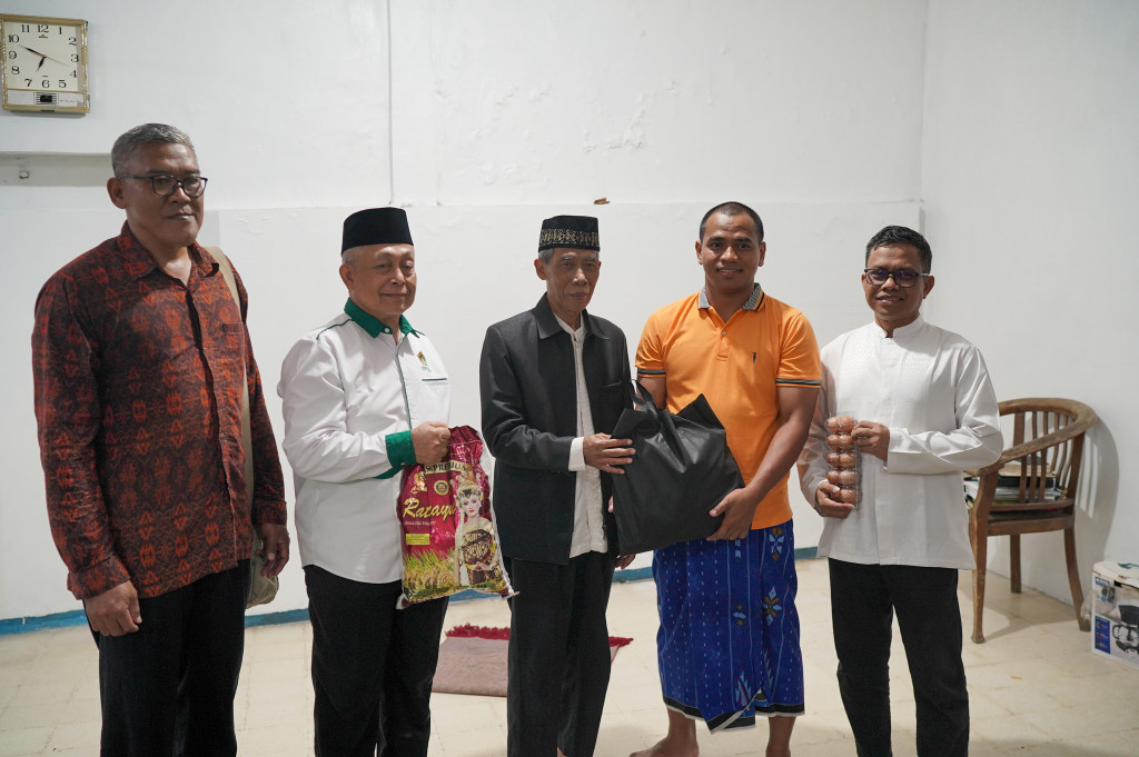 Photo penyerahan Bantuan kepada korban banjir-16.jpg
